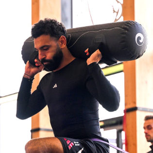 Will Mohammed Salah post picture of himself with his family December 25? - DuelDuck prediction market