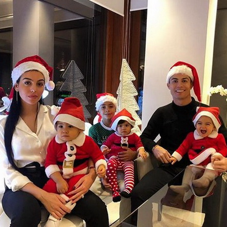 Will Cristiano Ronaldo post Christmas photos on his social media on the 25th? - DuelDuck prediction market